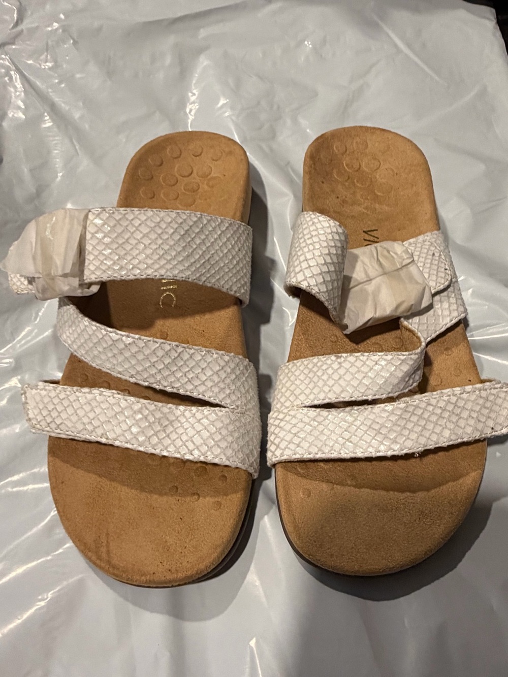 Vionic Women's White Textured Triple-Strap Slide Sandals